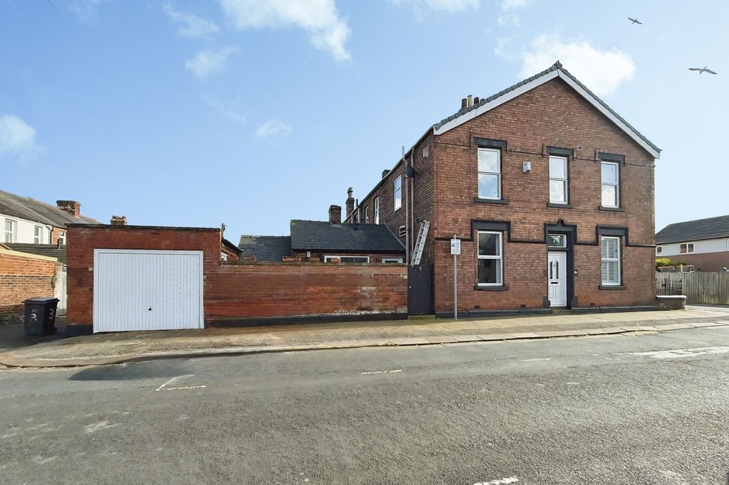 Property photo 1 of 14 External