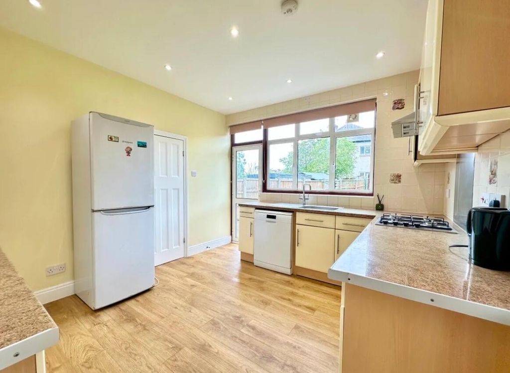 Property photo 3 of 6 Kitchen