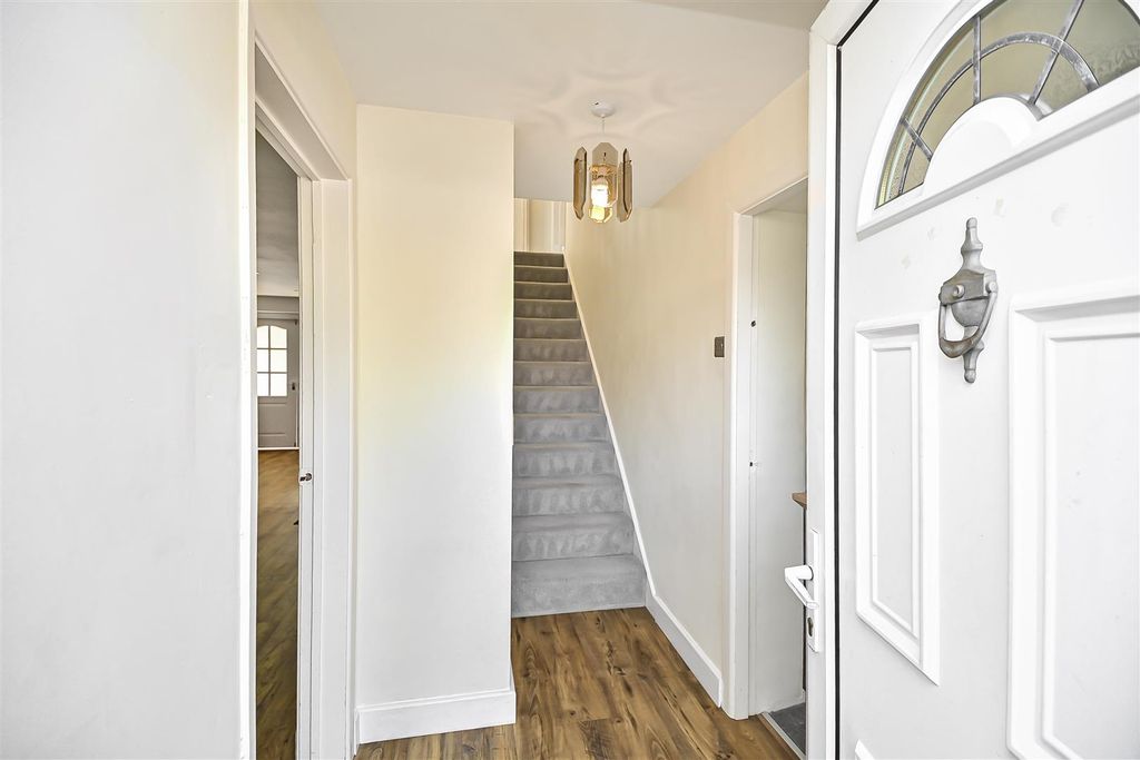 Property photo 2 of 35 8 Congresbury Road Entrance Hall.Jpg