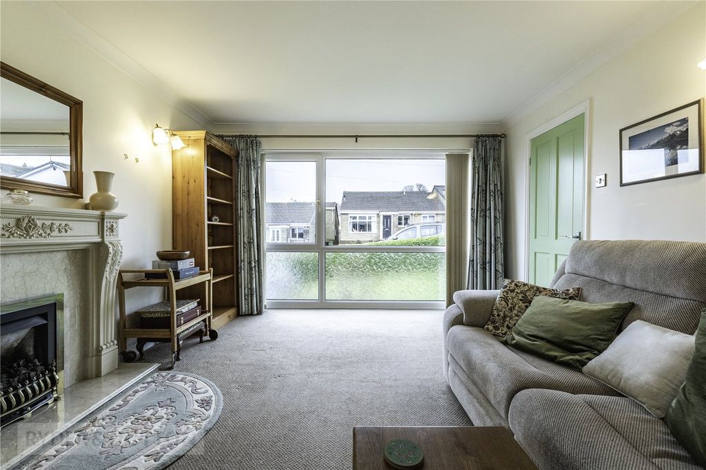 Property photo 2 of 23 Living Room