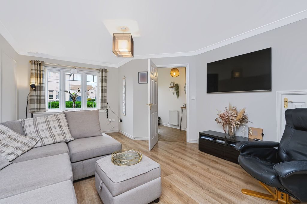 Property photo 2 of 38
