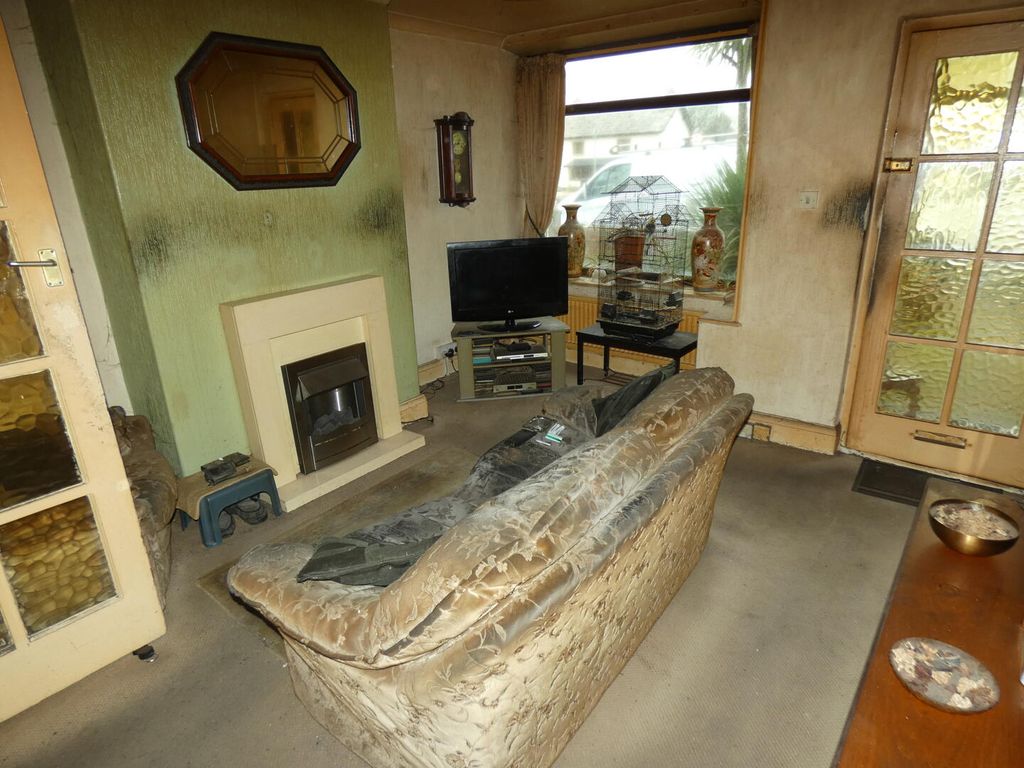 Property photo 3 of 10 Living Room