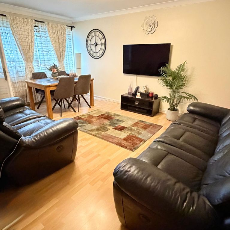 Property photo 1 of 7 2 Bed Flat To Rent Gilpin Avenue, Hayes Ub3