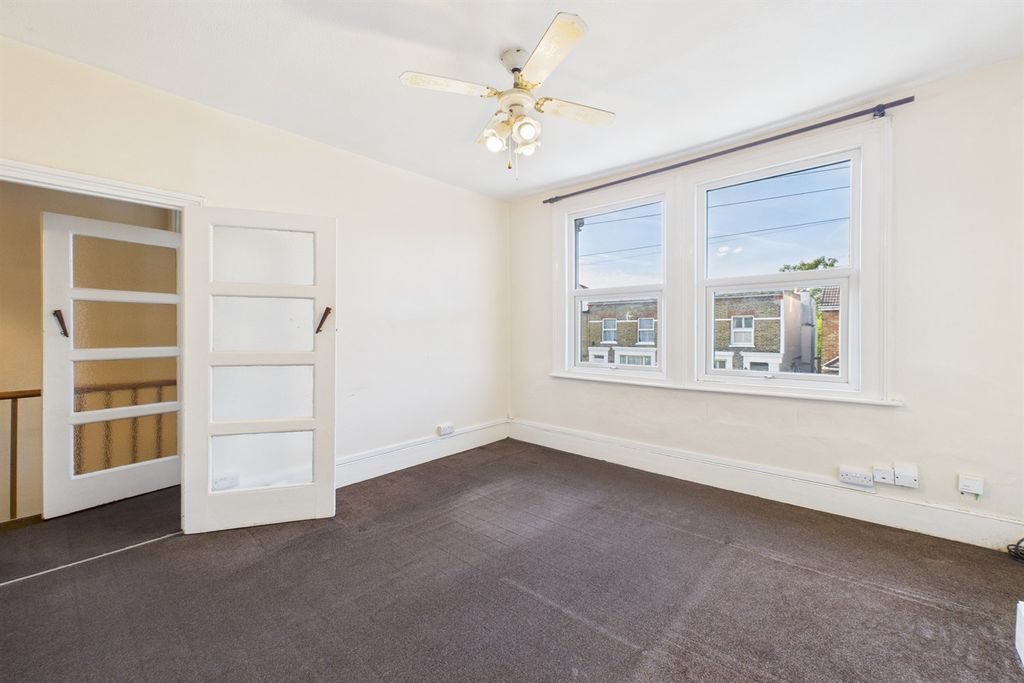 Property photo 3 of 12 Reception