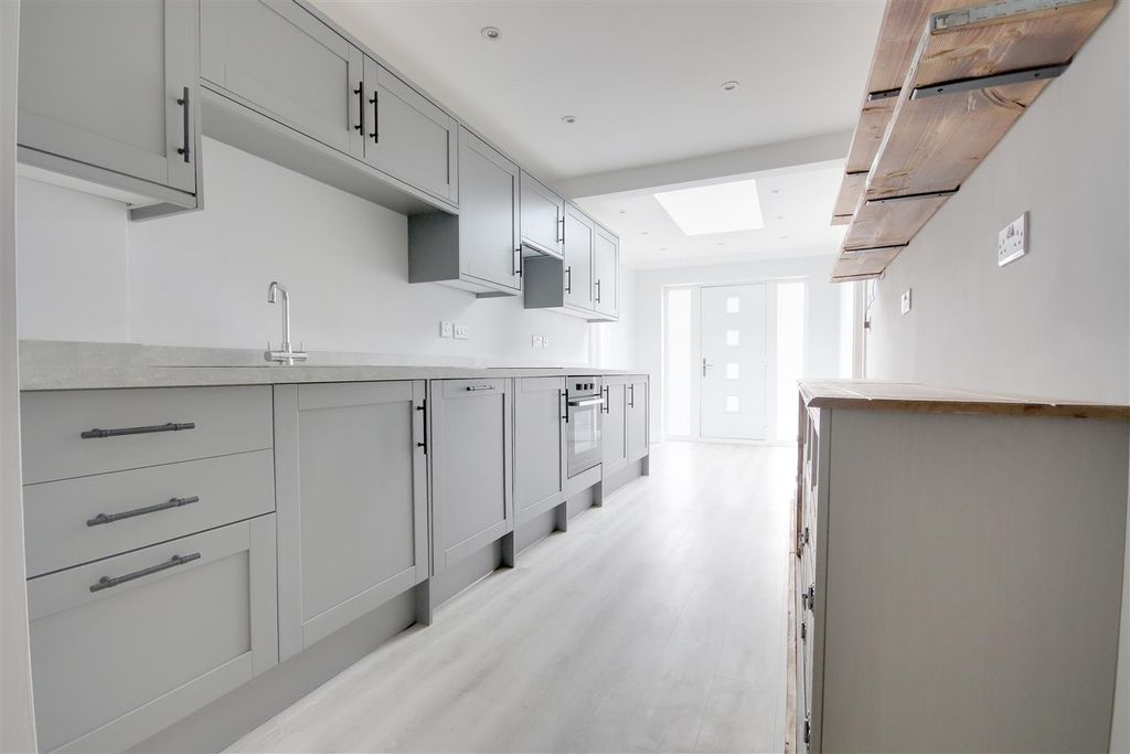 Property photo 2 of 9 Kitchen.Jpg