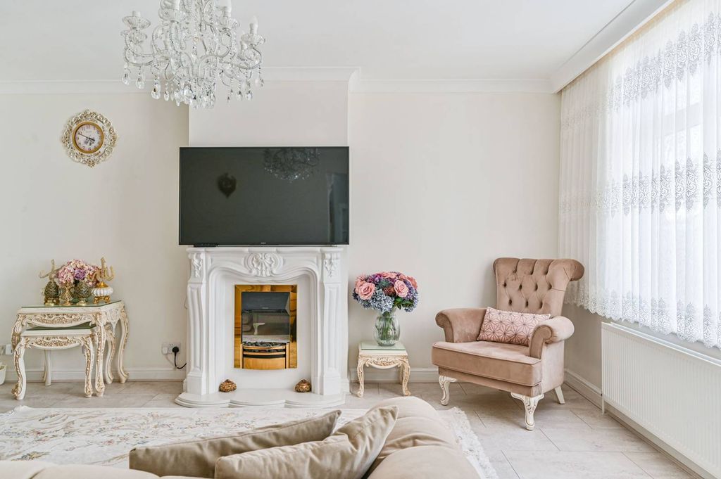 Property photo 3 of 24