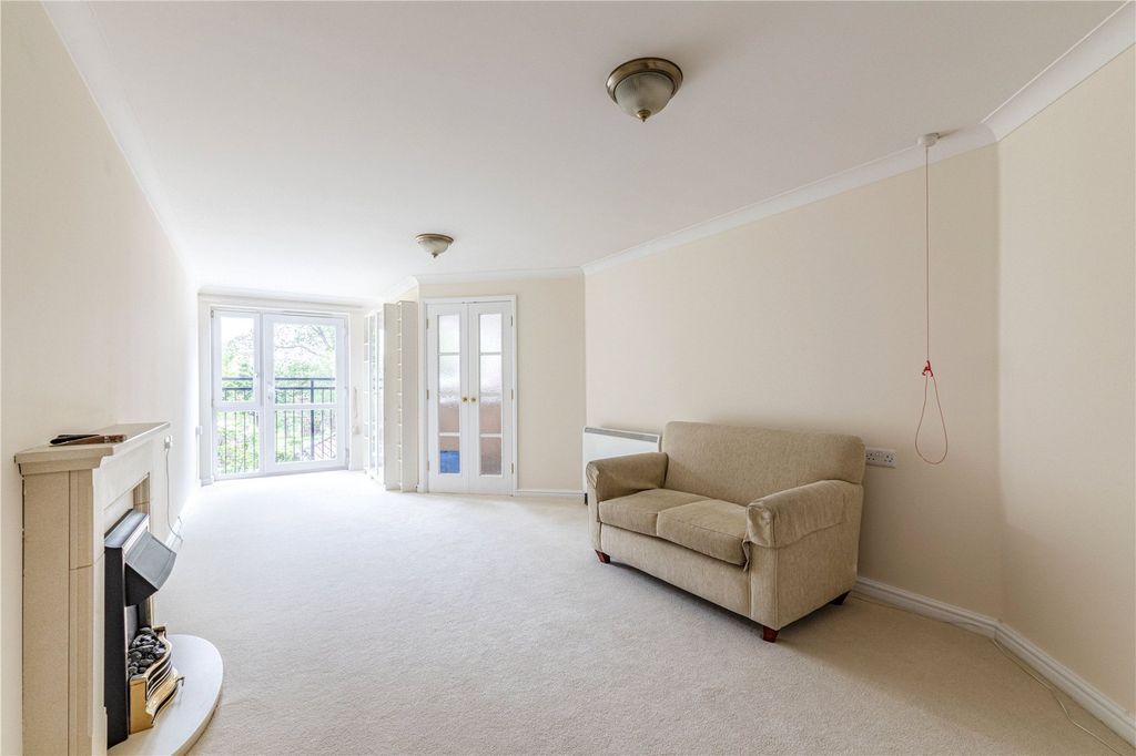 Property photo 2 of 17 Sitting Room