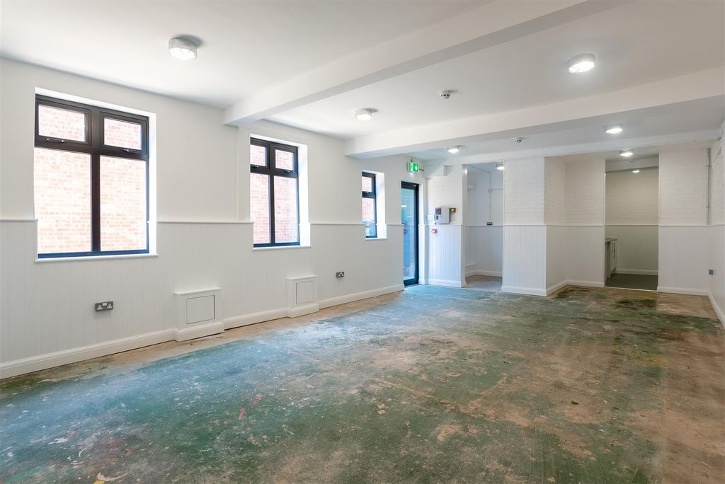 Property photo 3 of 10 1A Henley Street-3.Jpg