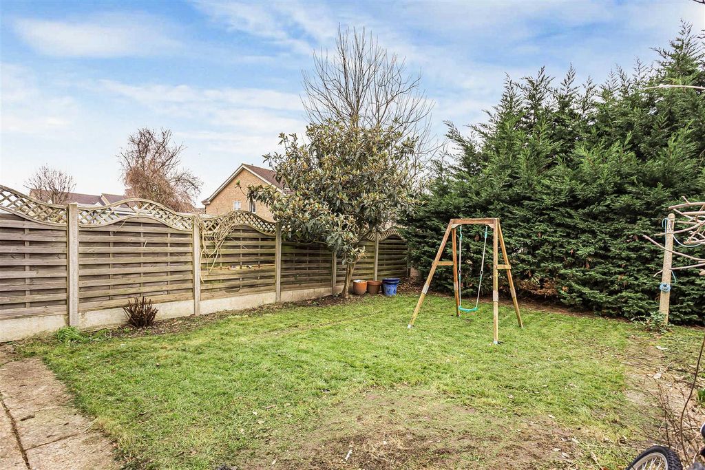 Property photo 2 of 11 Garden Helgiford Gardens.Jpg