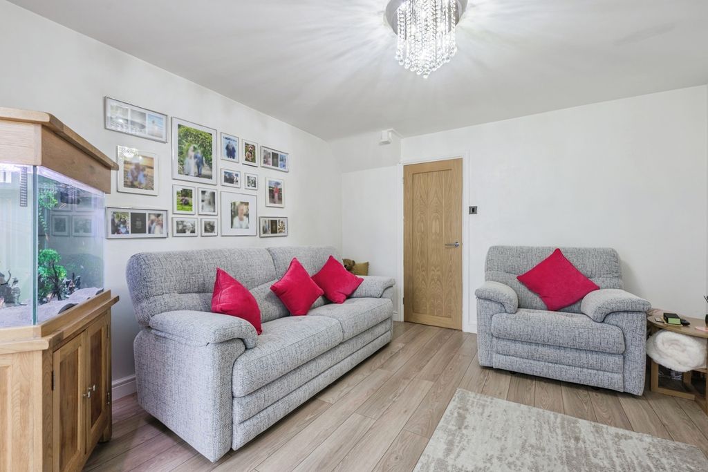 Property photo 3 of 19 Pbox-Img.Jpg