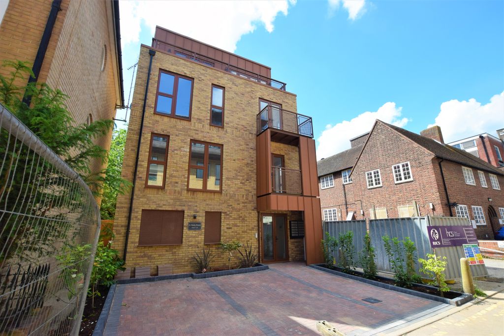 Property photo 1 of 6 St Marks House, Cottage Place, Chelmsford, Essex, CM1 1Nl