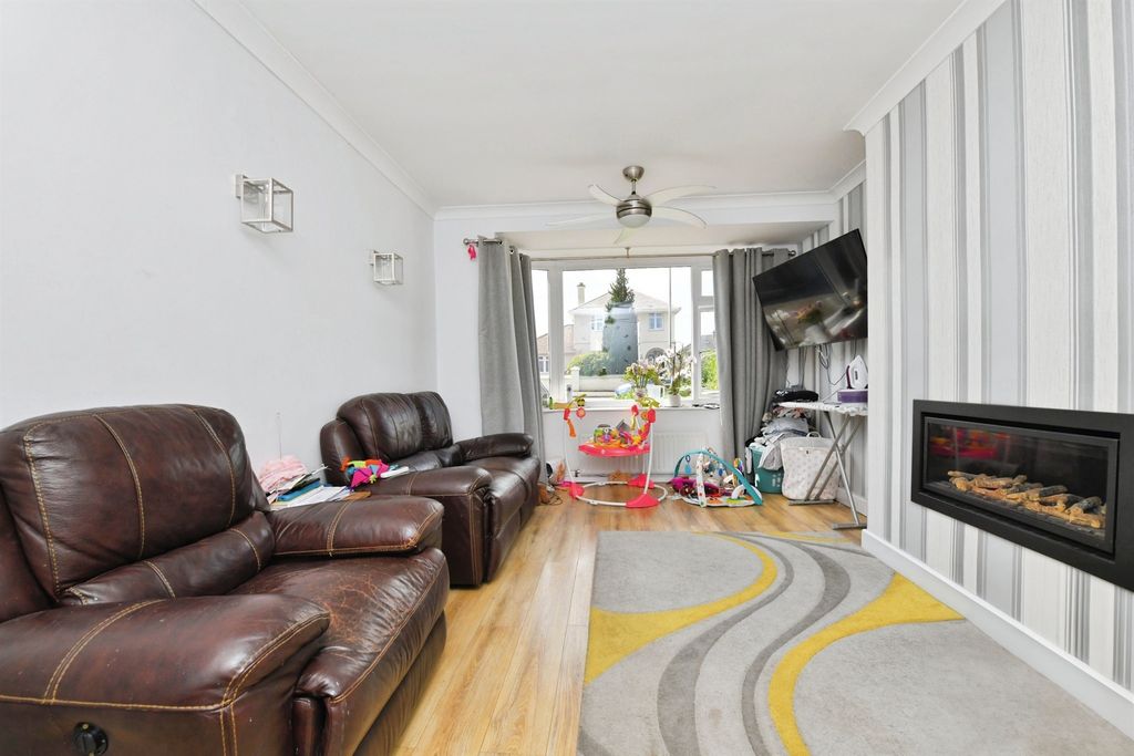 Property photo 2 of 17