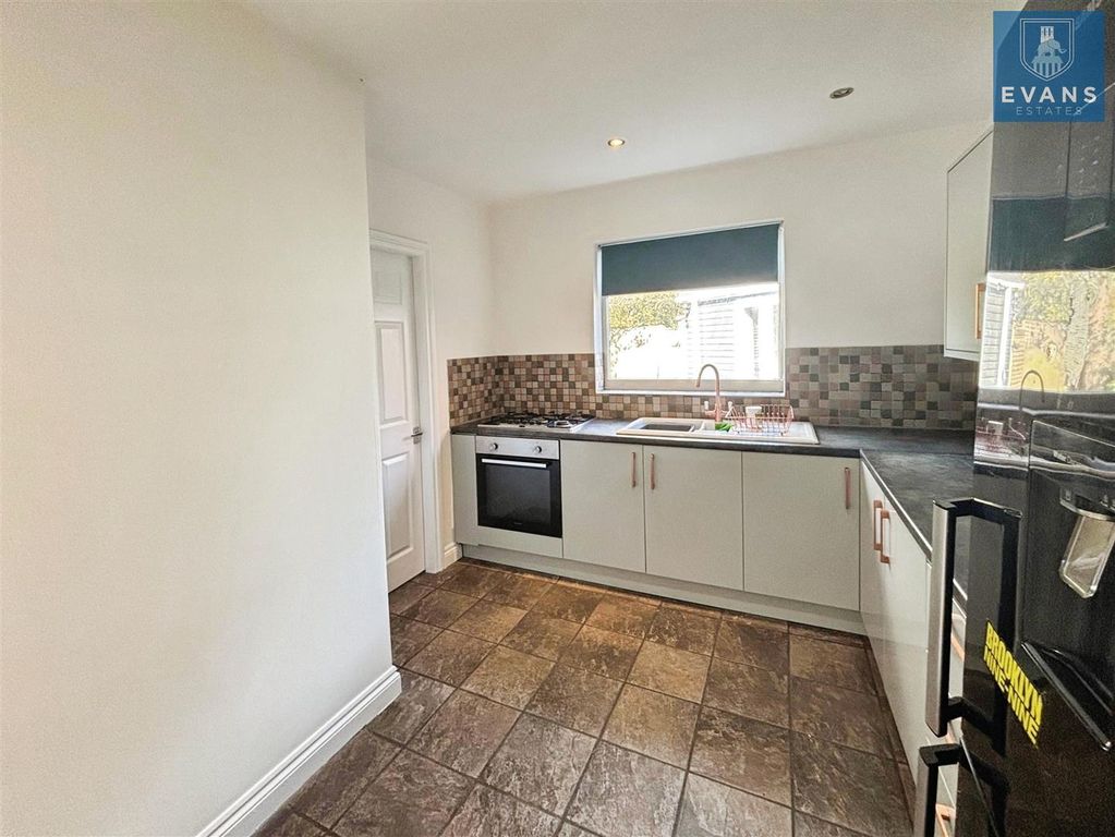 Property photo 3 of 27 Kitchen Diner