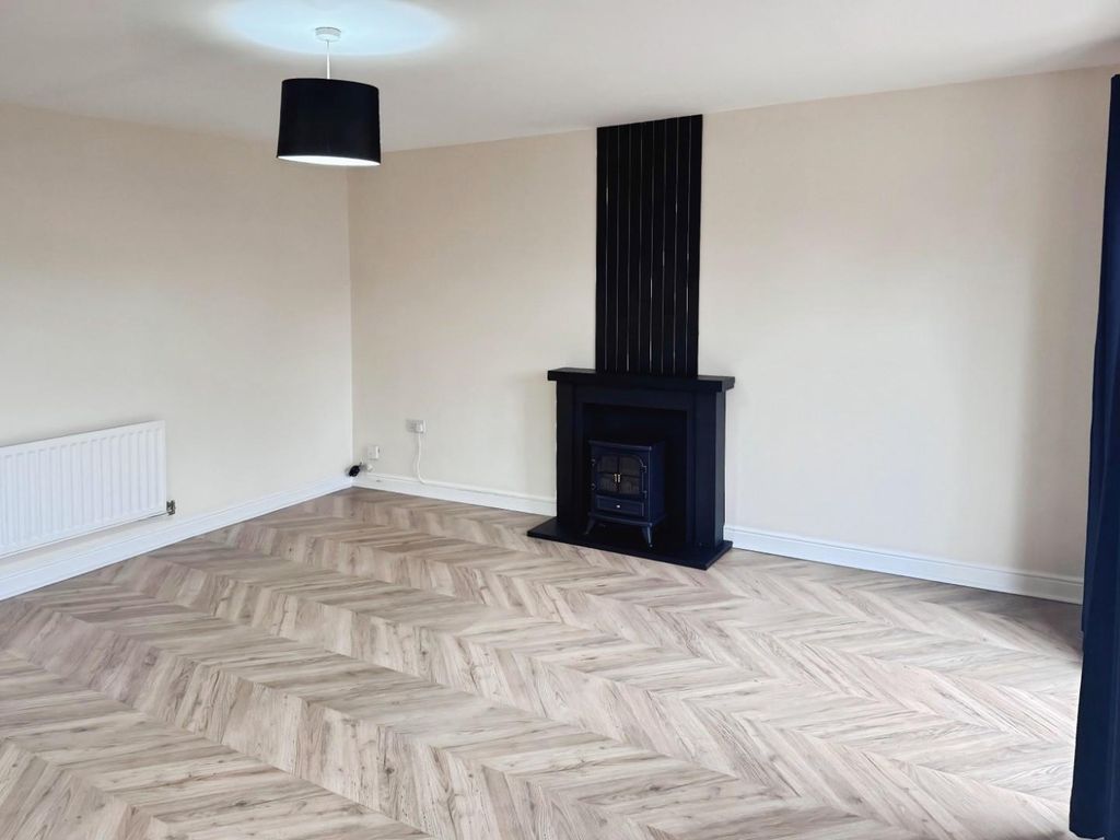 Property photo 3 of 20 Lounge