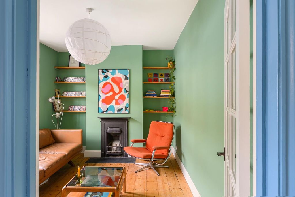 Property photo 1 of 25 3L5Rfs - Living Room E.Jpg