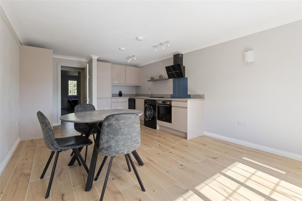 Property photo 3 of 9 Kitchen / Living