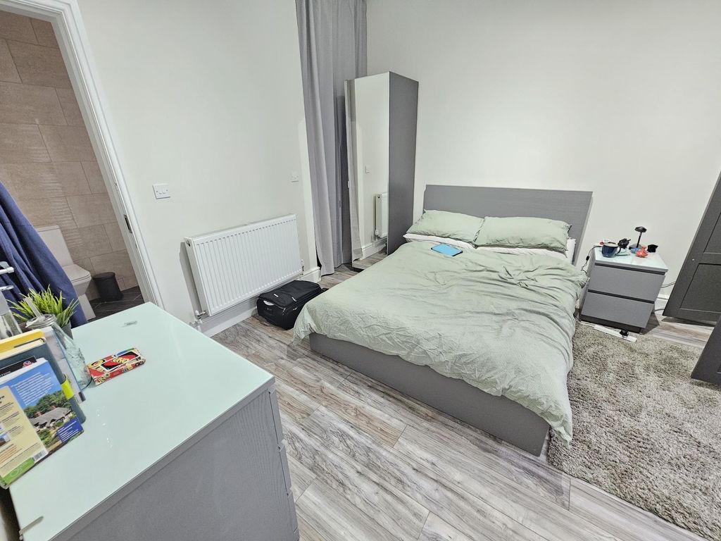 Property photo 2 of 13 A Modern, Neatly Arranged Bedroom Featuring A Comf...