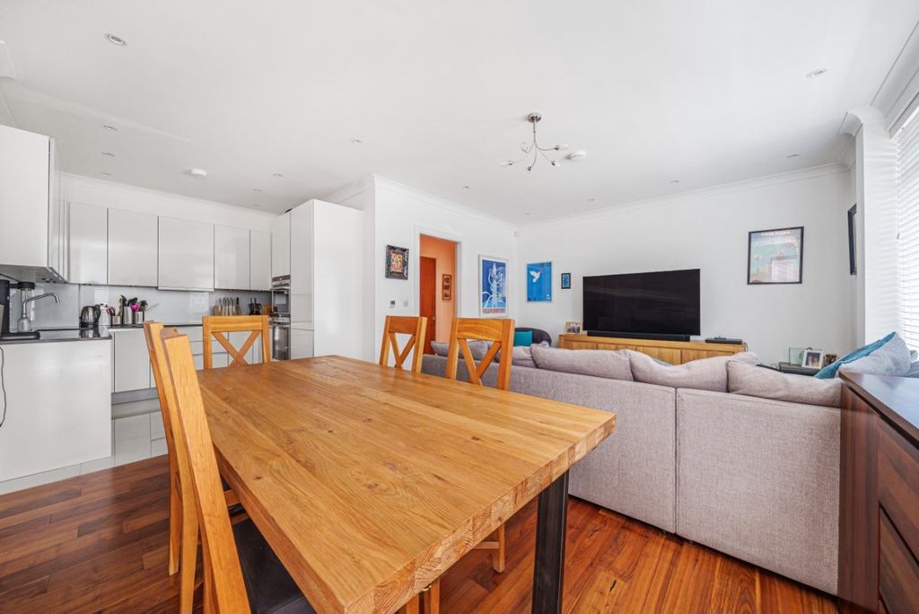 Property photo 3 of 8 988249 (2)