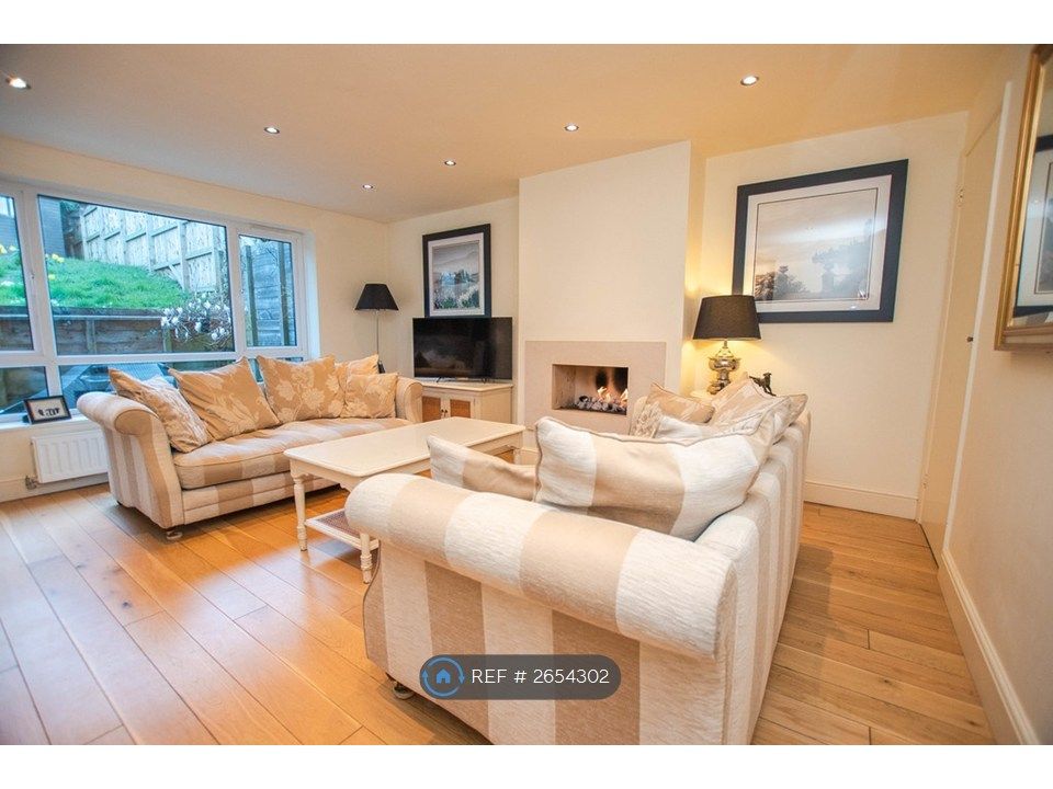 Property photo 1 of 14 Living Room