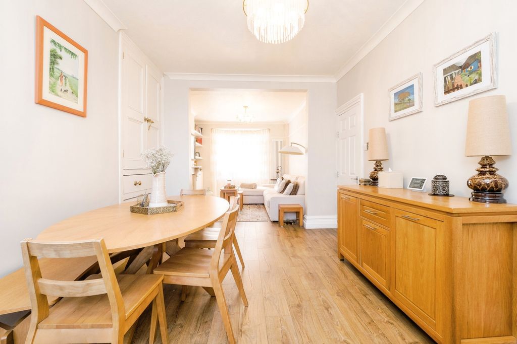 Property photo 3 of 28 Pbox-Img.Jpg