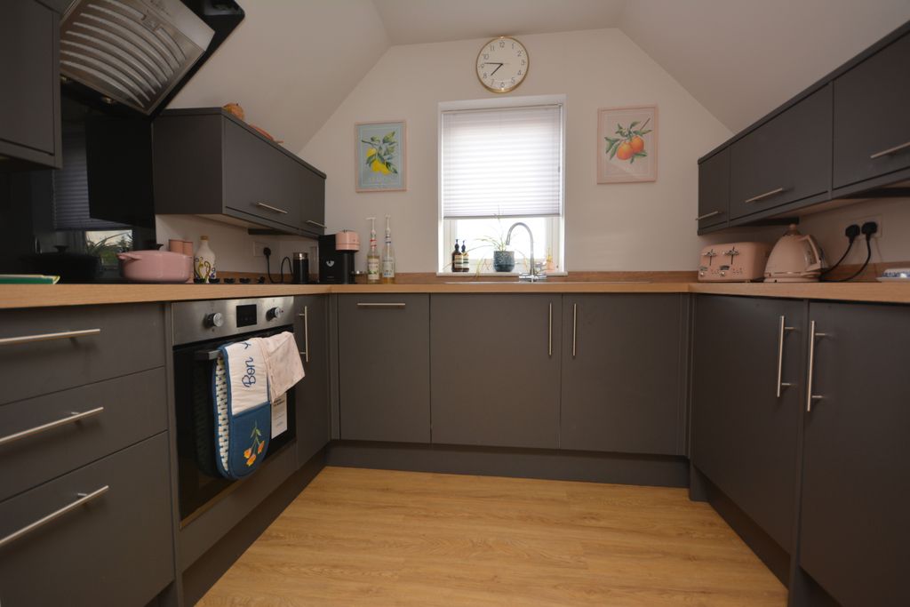 Property photo 3 of 7 Kitchen