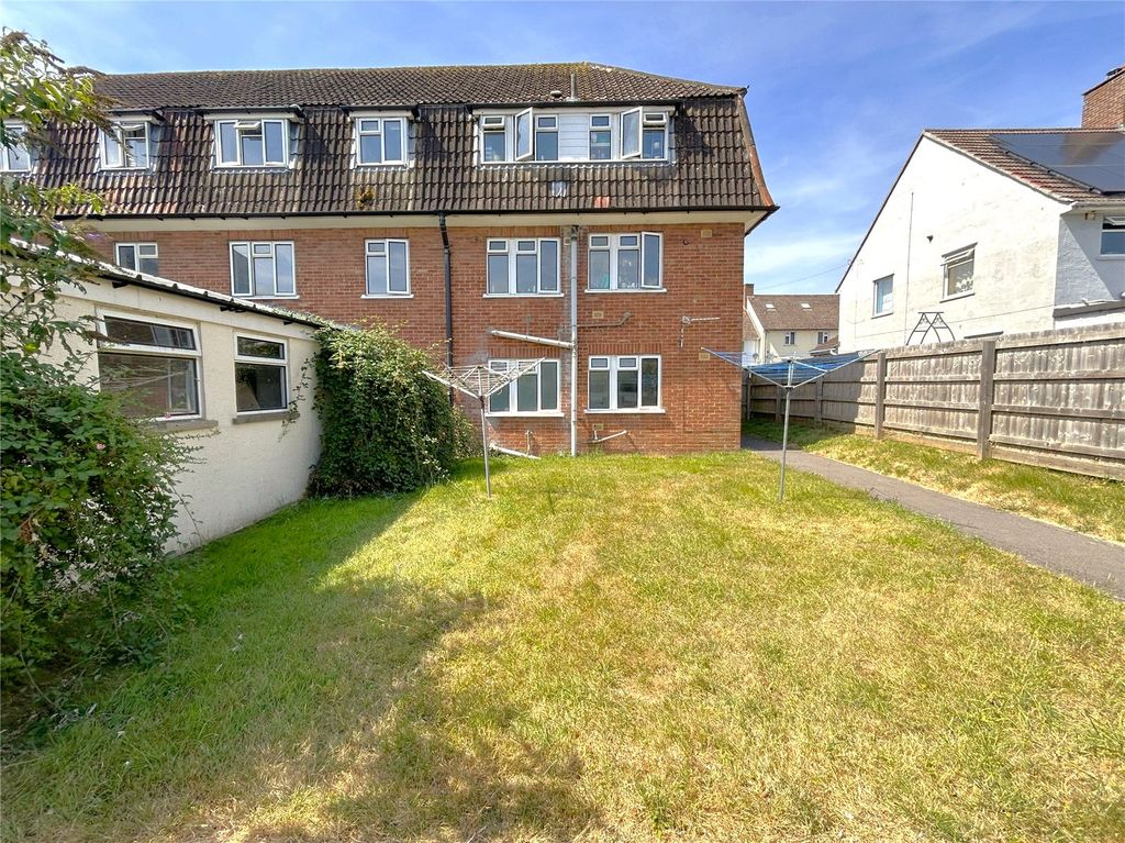 Property photo 2 of 9 Picture No. 10