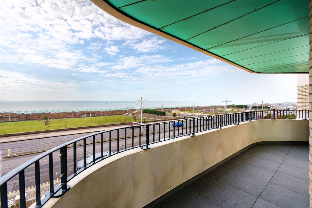 Property photo 2 of 13 Argentum-16.Jpg