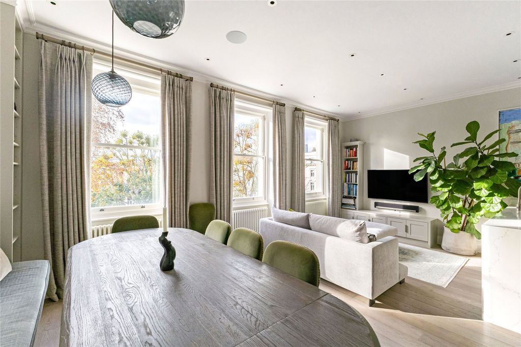 Property photo 3 of 24 Dining Room