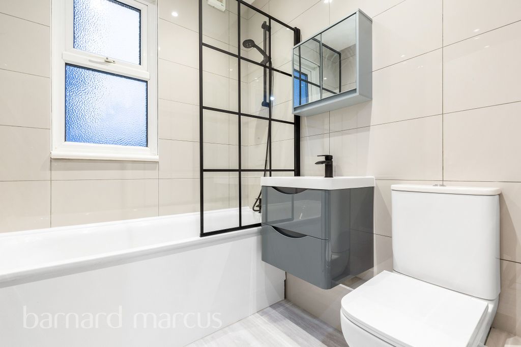 Property photo 2 of 8 Bathroom
