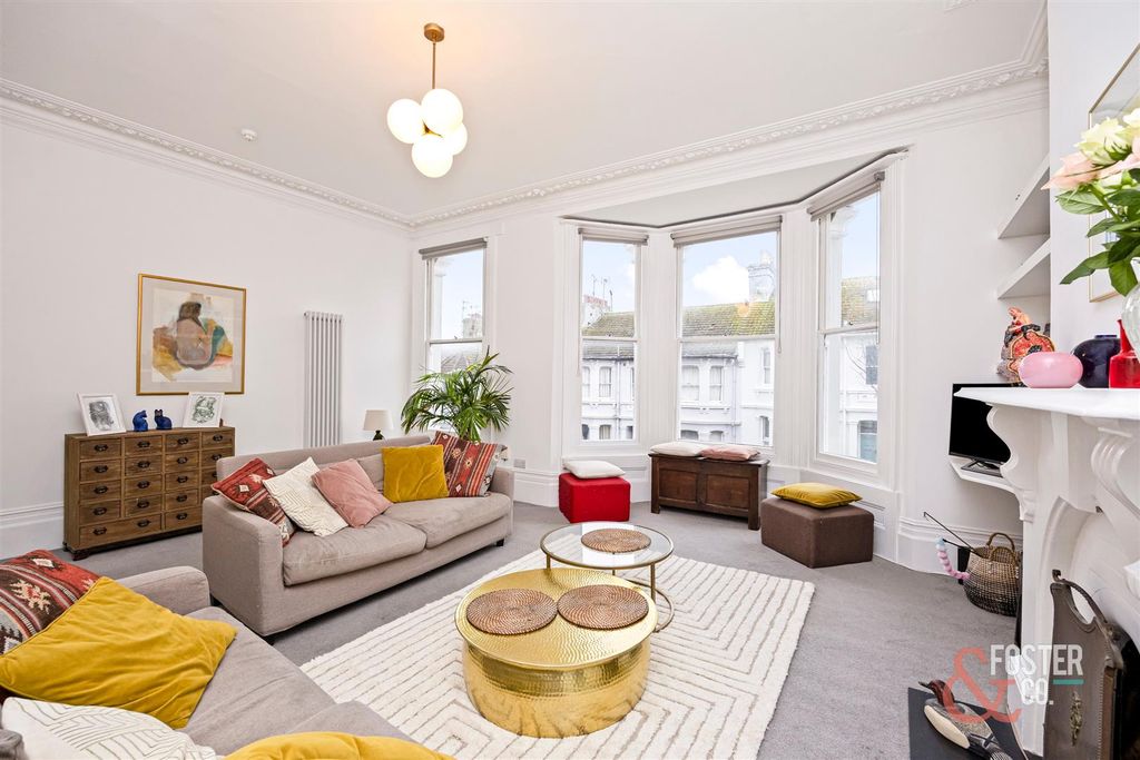 Property photo 2 of 20 Eaton Place, 46-002.Jpg