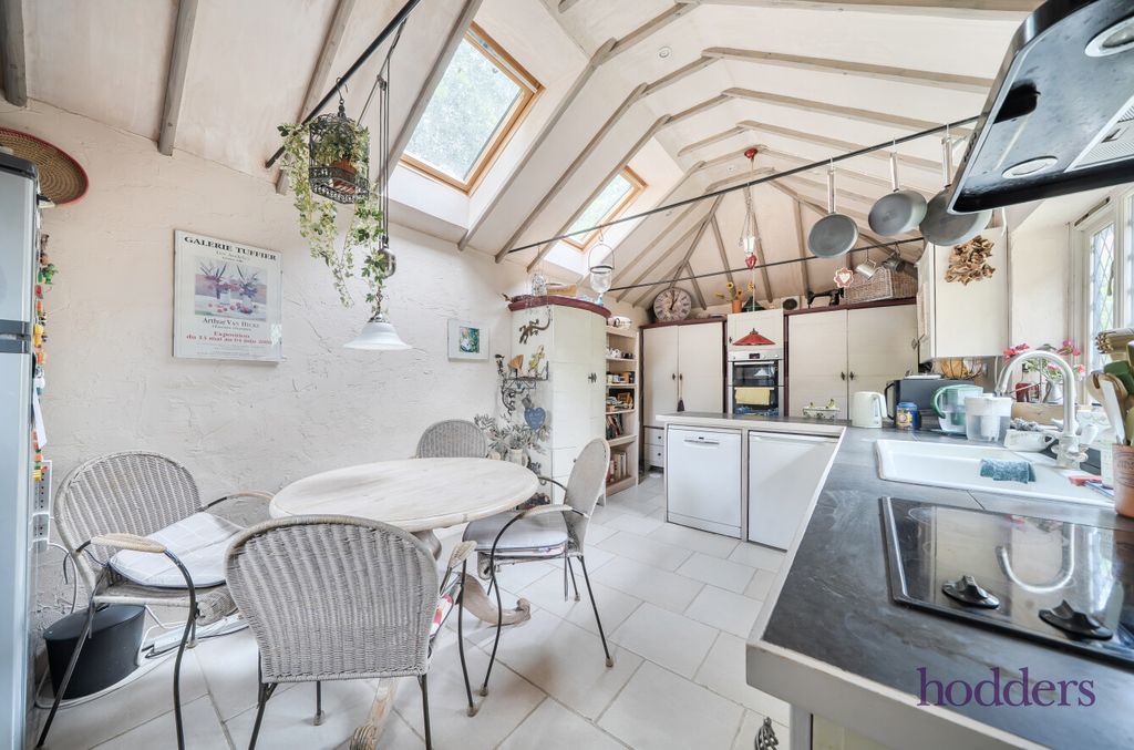 Property photo 3 of 29 7472Ab5d-7035-4E5...