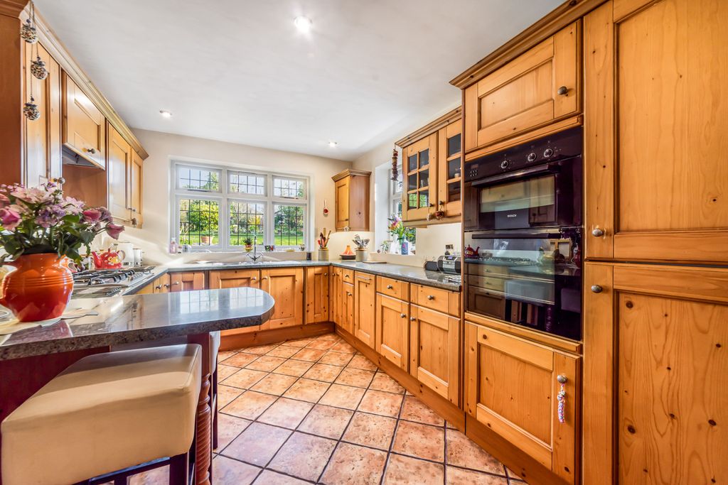 Property photo 2 of 20