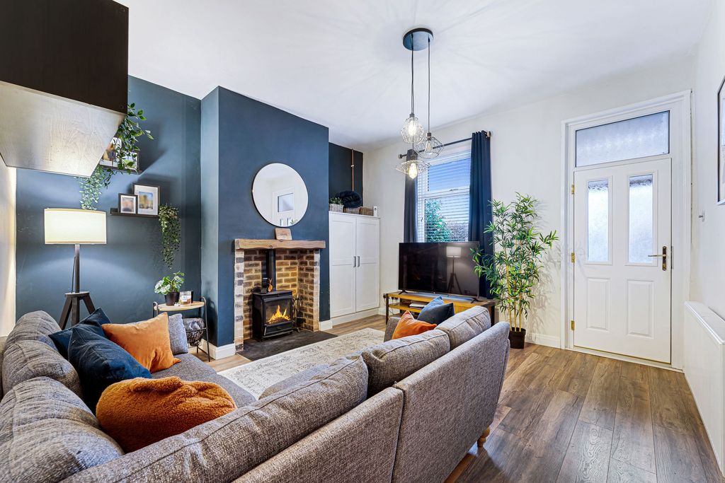 Property photo 3 of 27