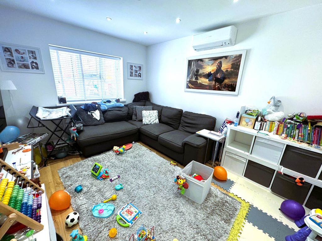 Property photo 2 of 18