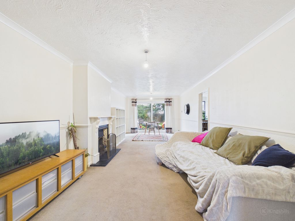 Property photo 2 of 11 Cam02136G0-Pr0524-Still004