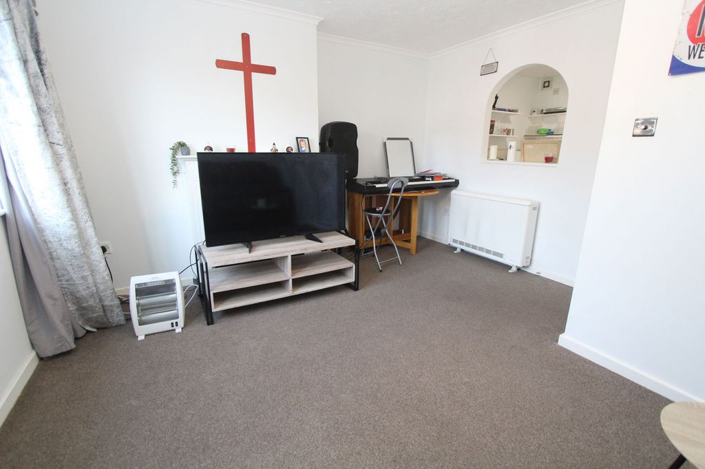 Property photo 3 of 6
