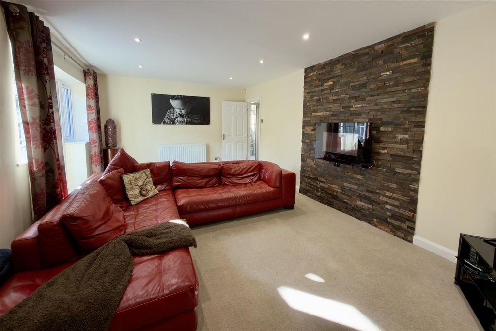Property photo 3 of 40