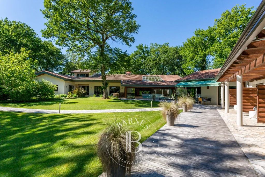 Property photo 2 of 24 Terrace