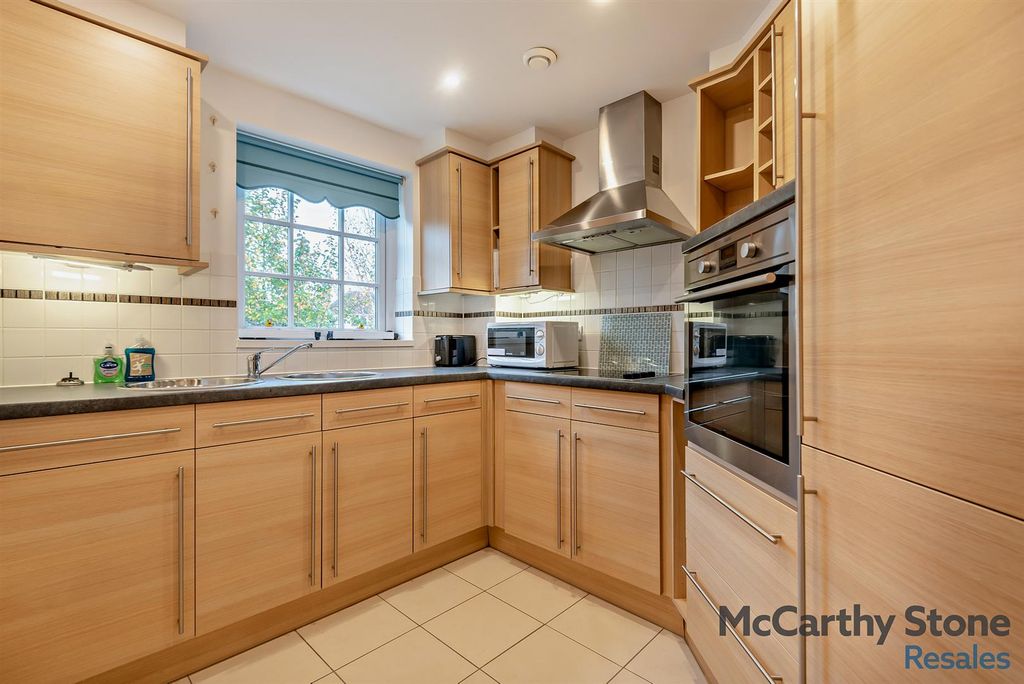 Property photo 3 of 20 8670556-Interior15-800.Jpg