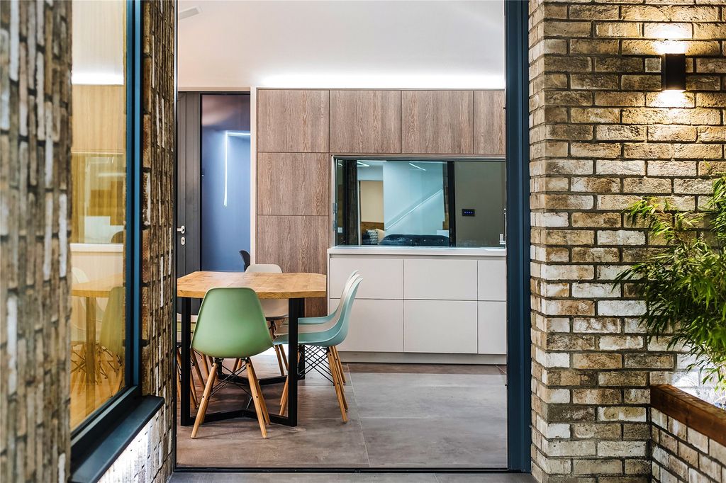 Property photo 3 of 33 Kitchen / Dining