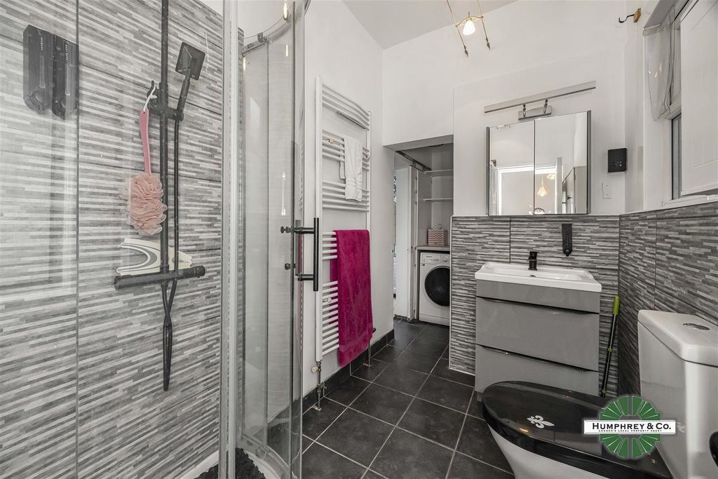 Property photo 2 of 14 Essex Road -(3).Jpg