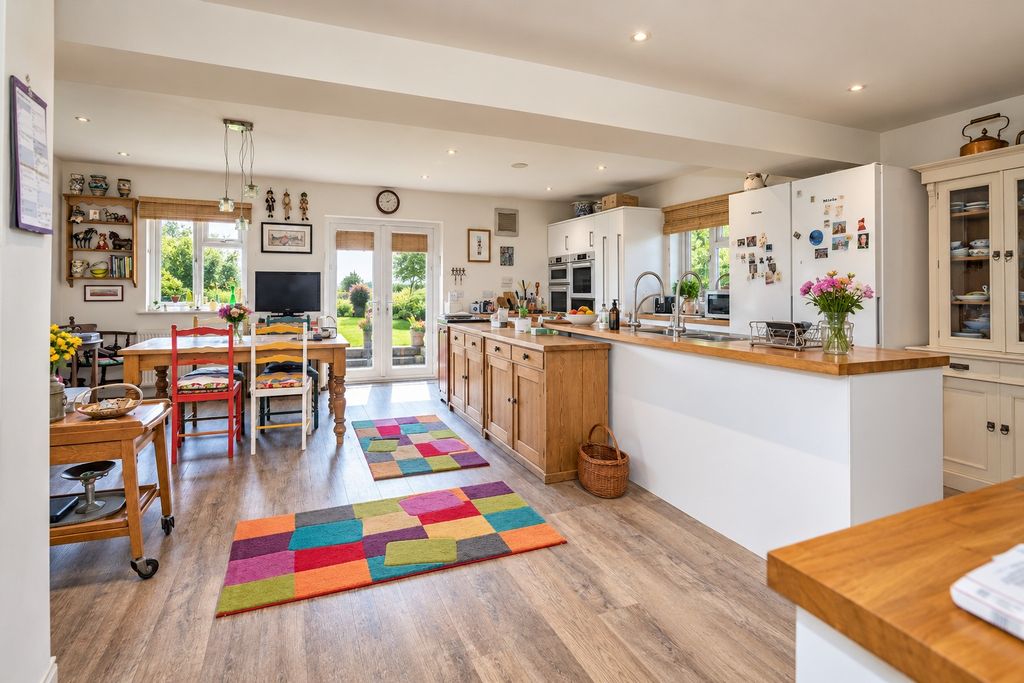 Property photo 2 of 18 Kitchen