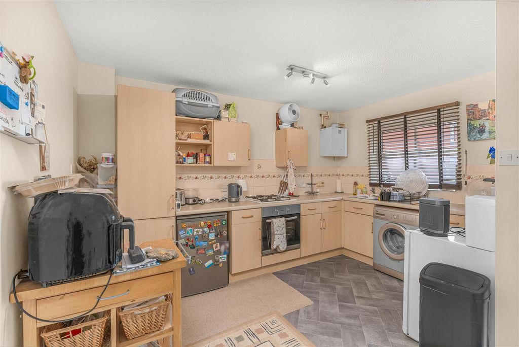 Property photo 3 of 13 31 Wellington Avenue, Banbury-6.Jpg