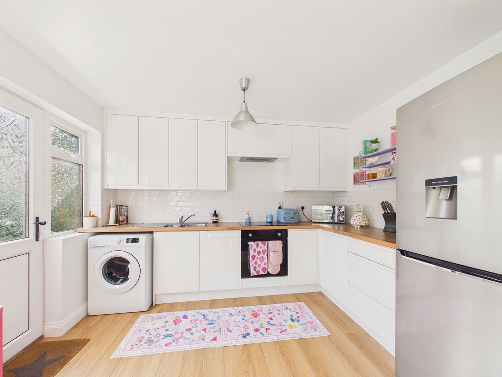 Property photo 3 of 12 Kitchen
