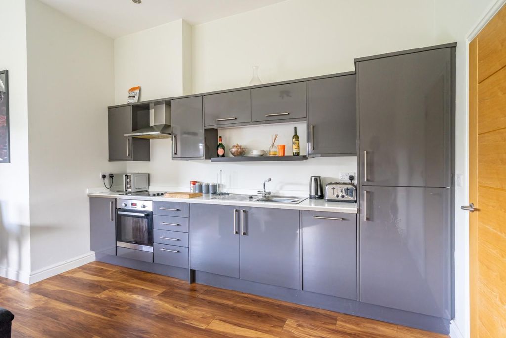 Property photo 3 of 11 Apt R Halo 3 (4 Of 14).Jpg