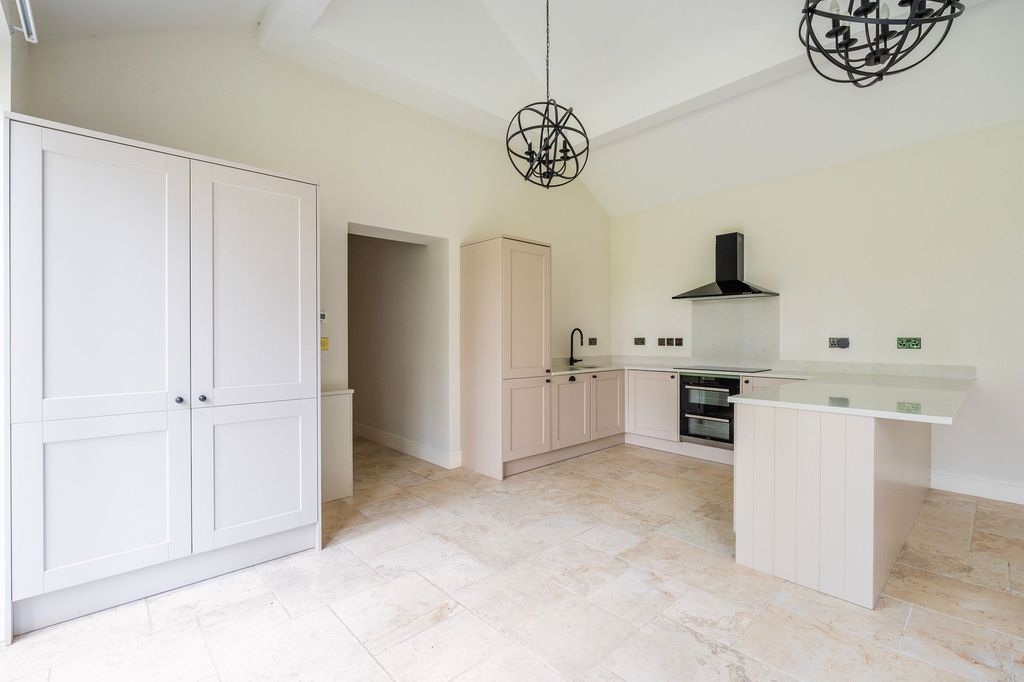 Property photo 2 of 25