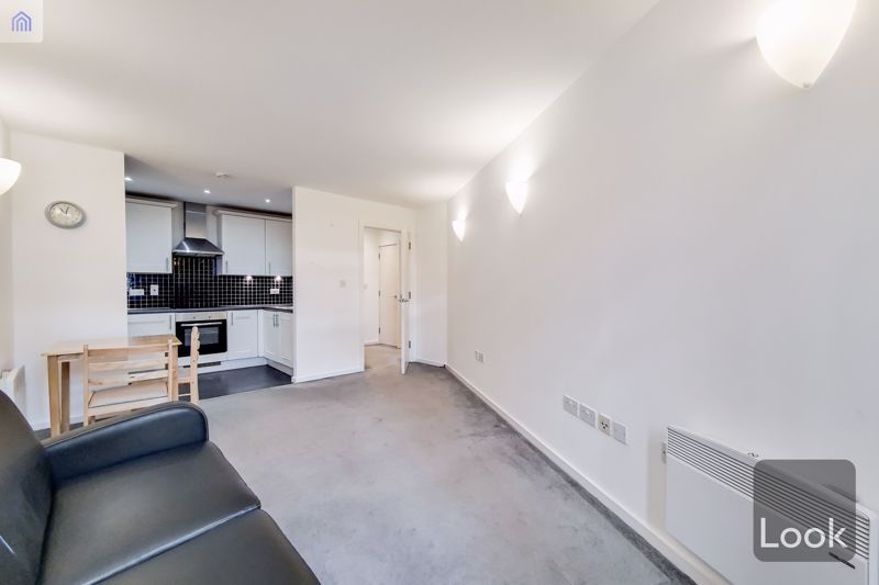 Property photo 1 of 9 Photo 7