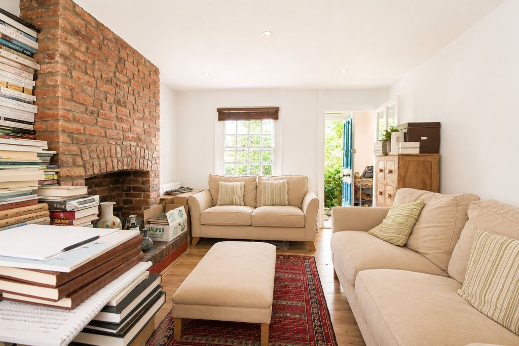 Property photo 2 of 11