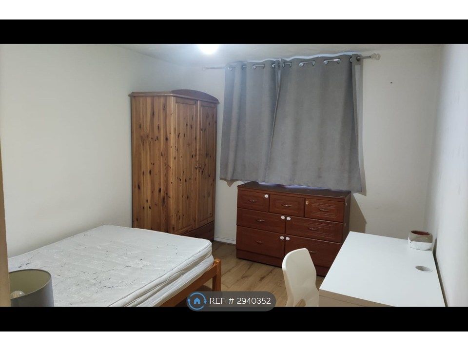Property photo 3 of 11 Bedroom 1