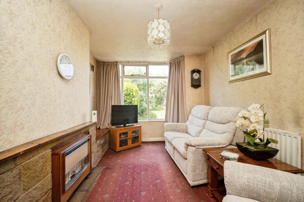 Property photo 3 of 14 Living / Dining Room